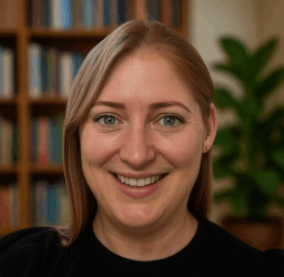 Lauren MacKinnon, Clinical Psychologist